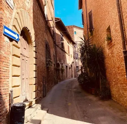 Vicolo Curtatone 30 *